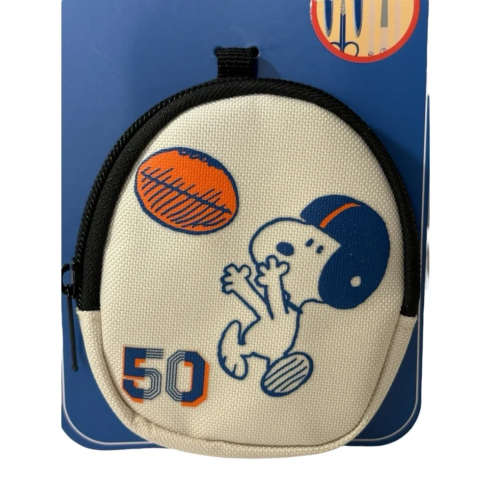 Snoopy Playing Football Small Bag Pouch 6 Piece Manicure Set Peanuts‎ x Celavi